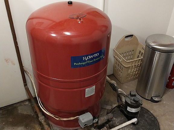 Water pressure tank