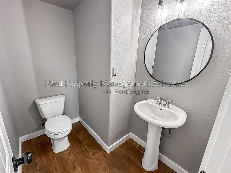 512 Winchester Dr — Photo 14