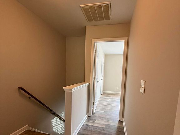 3rd image of 10 Red Ln