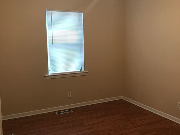 4th image of 880 Sunnyside Cir