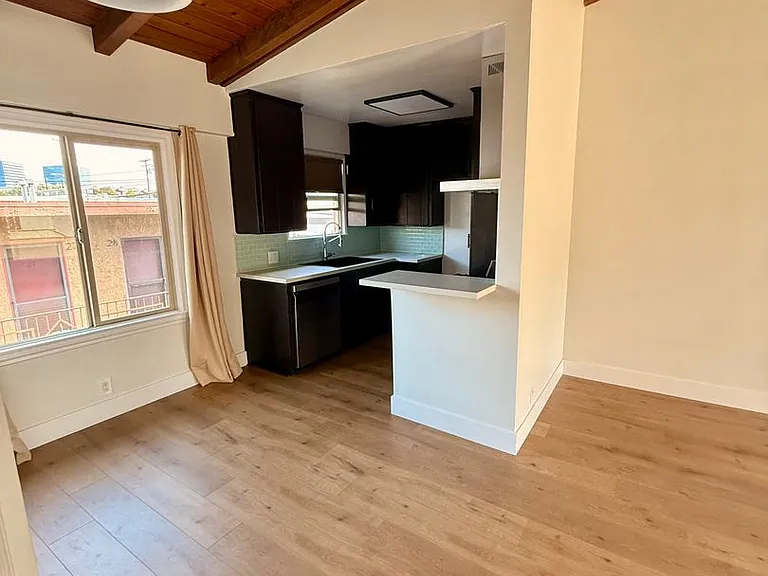 1101 E Grand Ave — Photo 17