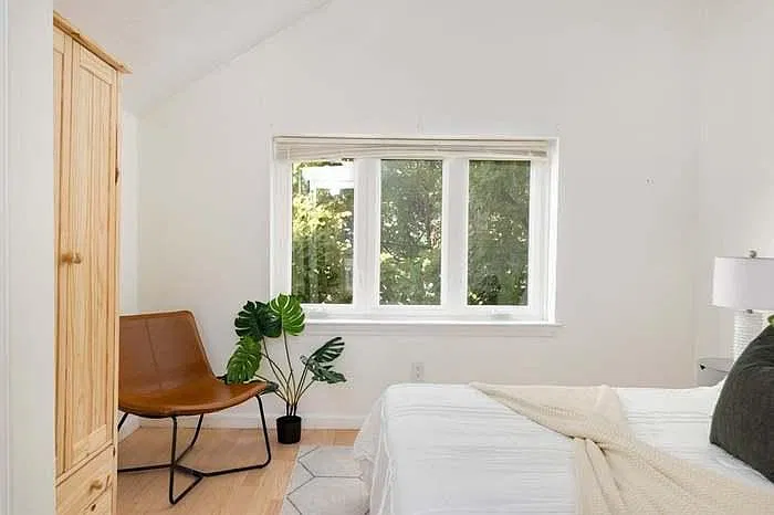 8 Watson St
