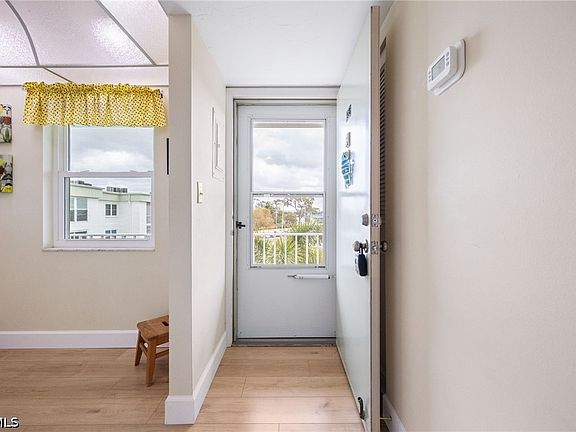 4th image of 1580 Pine Valley Dr APT 415