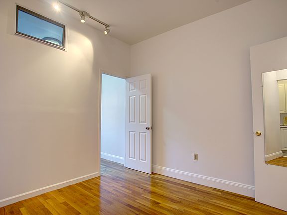 4th image of 127 W 72nd St APT 5R