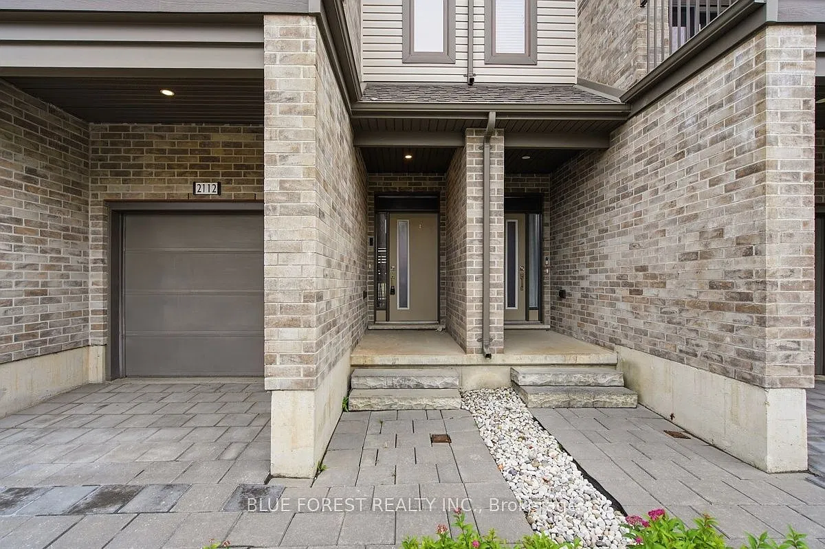 4 bed, $2,600 — Photo 1