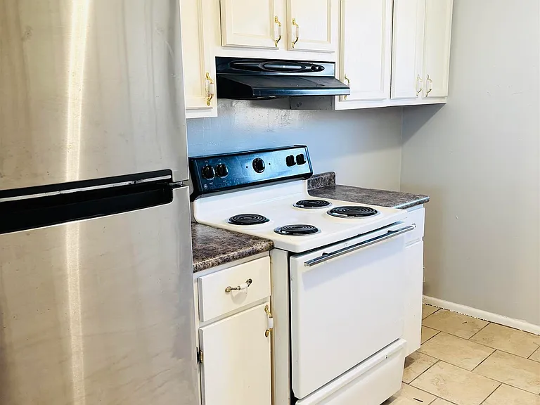 732 Avenue F #F — Photo 3