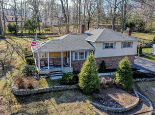 808 Robinwood Rd, Washington Township, NJ 07676