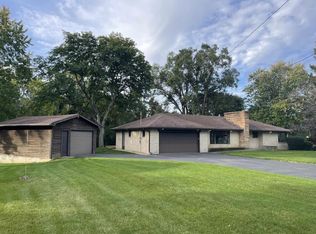 6735 Green Ridge Dr, Racine, WI 53406