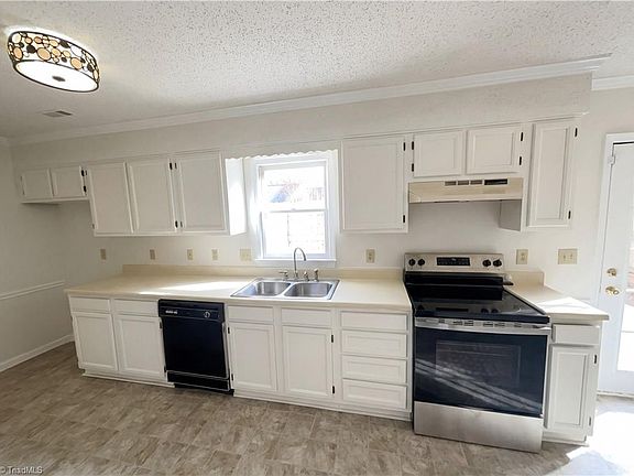 2nd image of 119 Edgedale Ct