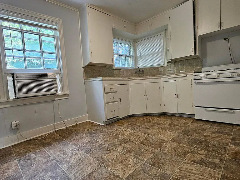 1120 S Donnybrook Ave #A — Photo 14