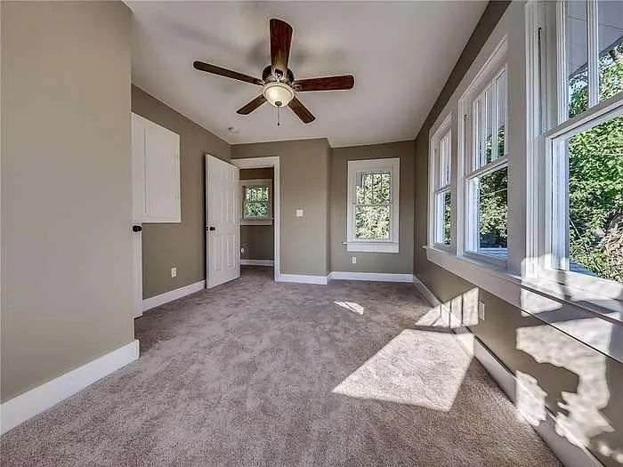 2213 N Shartel Ave — Photo 28