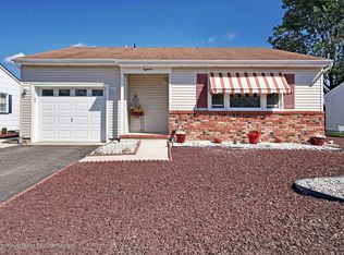 18 Hampshire Rd, Toms River, NJ 08757