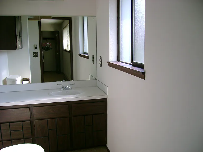1420 W 10th St — Photo 5