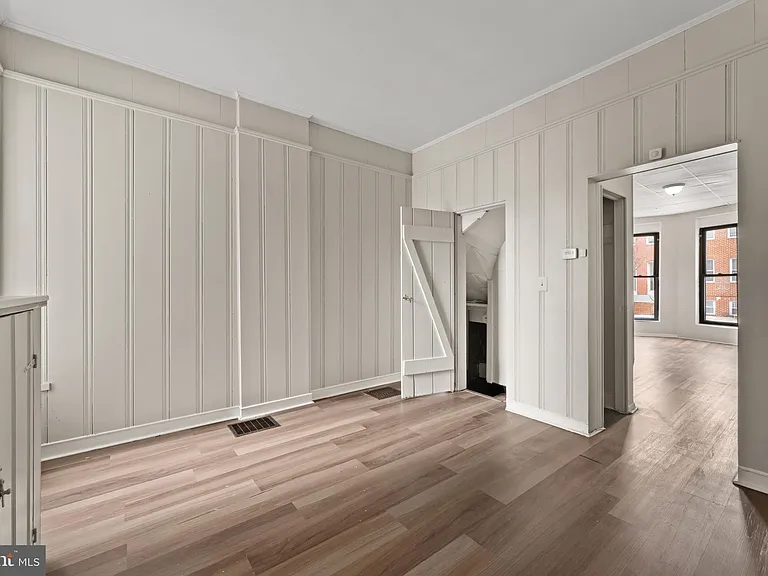 225 N Luzerne Ave — Photo 13