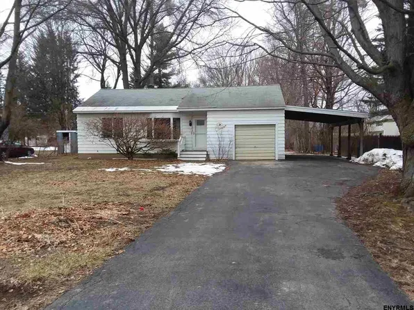 6 Maplewood Dr, Ballston Lake, NY 12019