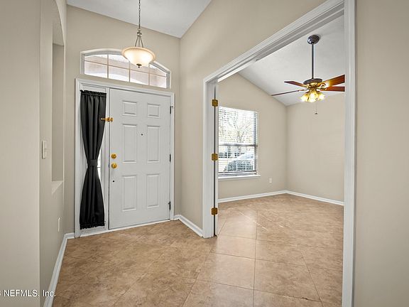 3rd image of 2840 PEBBLEWOOD Lane