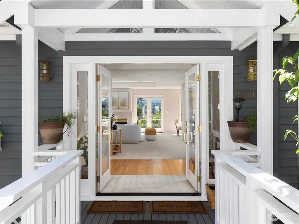 9210 Parkwood Ridge Road, Mercer Island, WA 98040