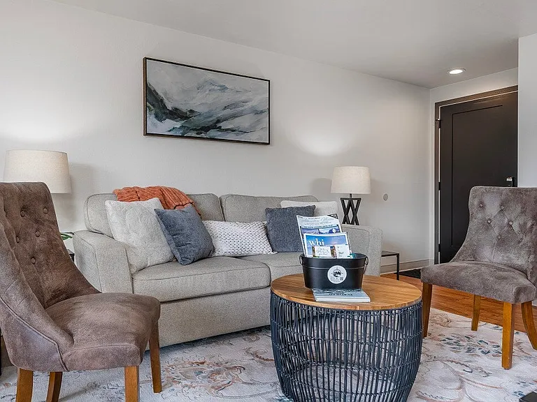 1430 3rd Ave E #11 — Photo 3
