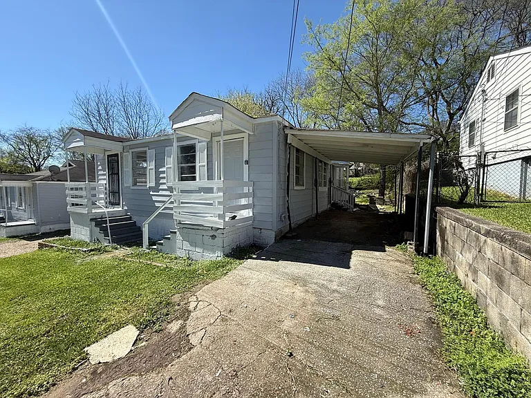 1624 Graves St — Photo 3