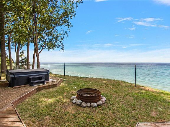 2nd image of 997 Lake Ln
