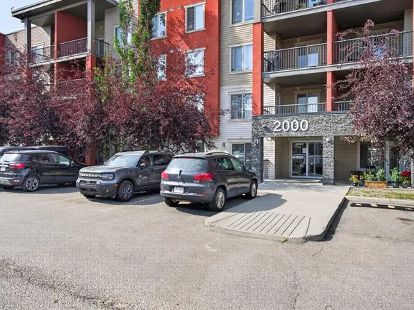 403 N Mackenzie Way SW #2403, Airdrie, AB T4B 3V7