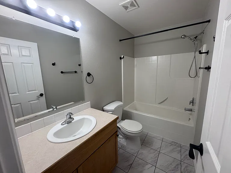 1700 NE Cinder Loop — Photo 23