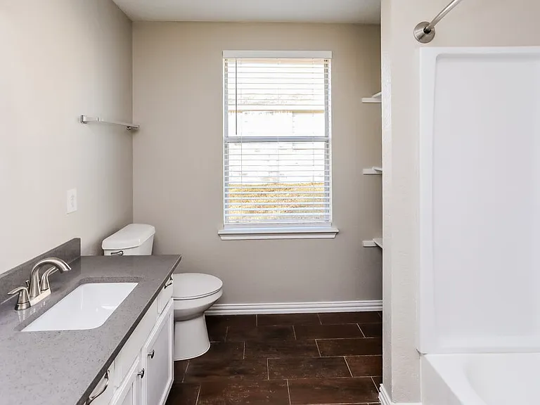 312 Singleton Dr — Photo 11