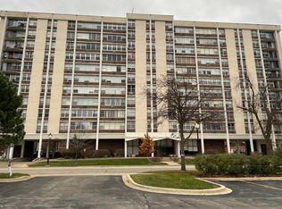 33 N Main St APT 2B, Lombard, IL 60148