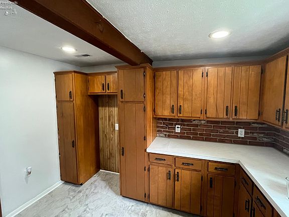4th image of 412 E Jefferson St