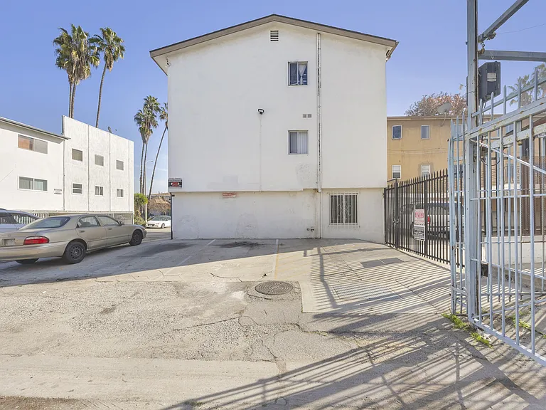 3867 Potomac Ave. — Photo 13