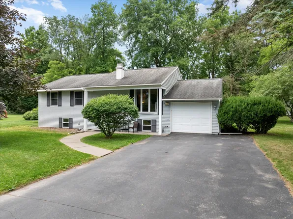 (undisclosed Address), Clinton, NY 13323