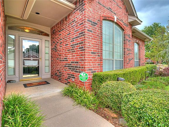 4th image of 12524 Village Ln