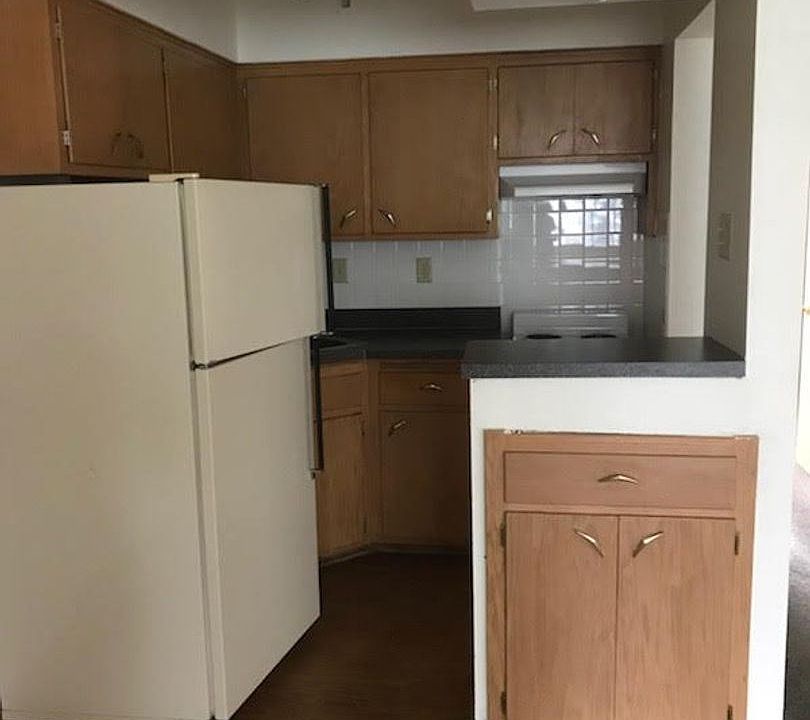 1st image of 5613-5645 W Valley Forge Dr #2