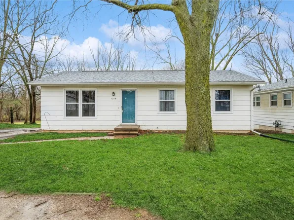 1219 Central Ave, Center Point, IA 52213