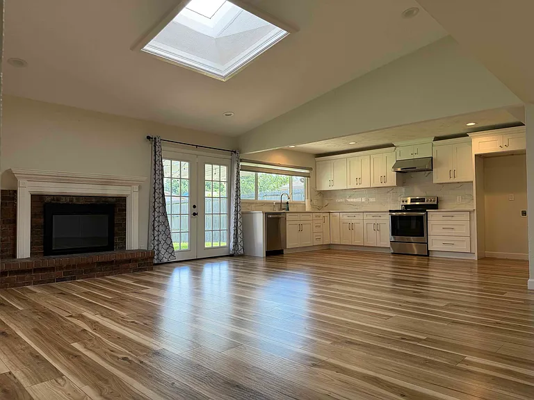2917 Esquire Ln — Photo 2