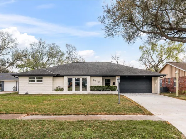 5023 Redstart St, Houston, TX 77035