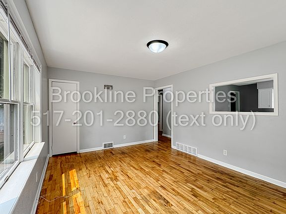 5th image of 823 Holten St
