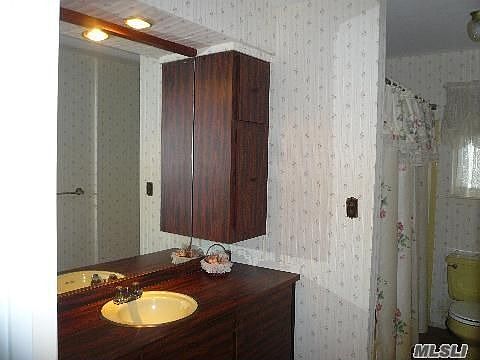 5th image of 33 Bowman Ln