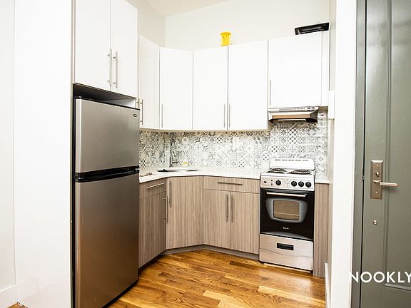 4th image of 326 Irving Ave #2F