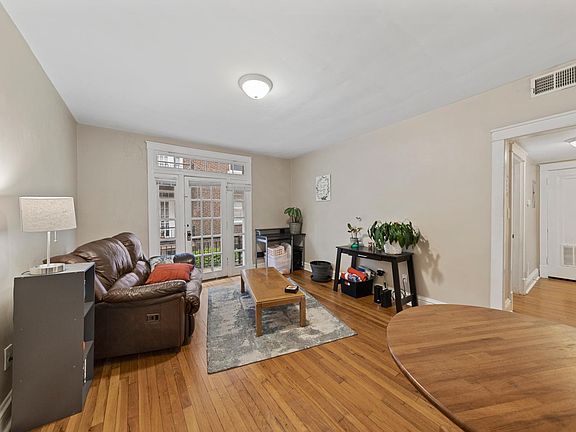 2nd image of 2624 S Kingshighway Blvd APT 2N