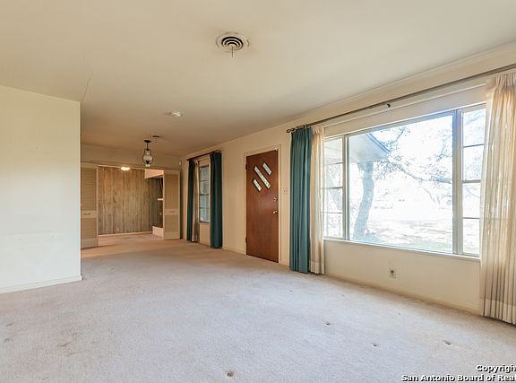 4th image of 328 Meadowbrook Dr