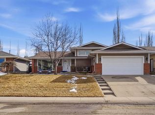 863 N Lake Lucerne Dr SE, Calgary, AB T2J3H6