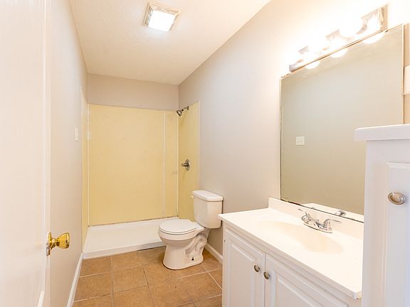 885B-SISTRUNK-bathroom1_11182025