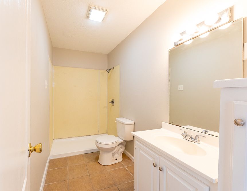 885B-SISTRUNK-bathroom1_11182025