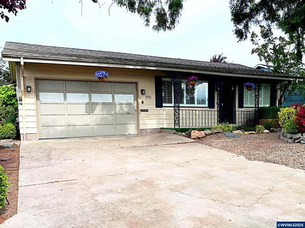 1552 Umpqua Rd, Woodburn, OR 97071