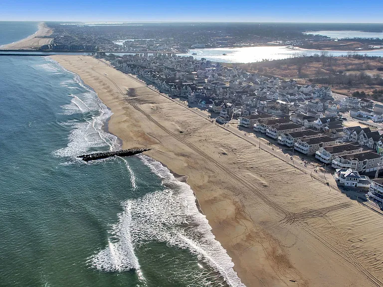 209 Beachfront #1 — Photo 32