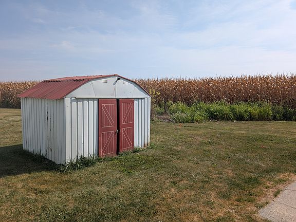 4th image of 6 Loraine Dr #6