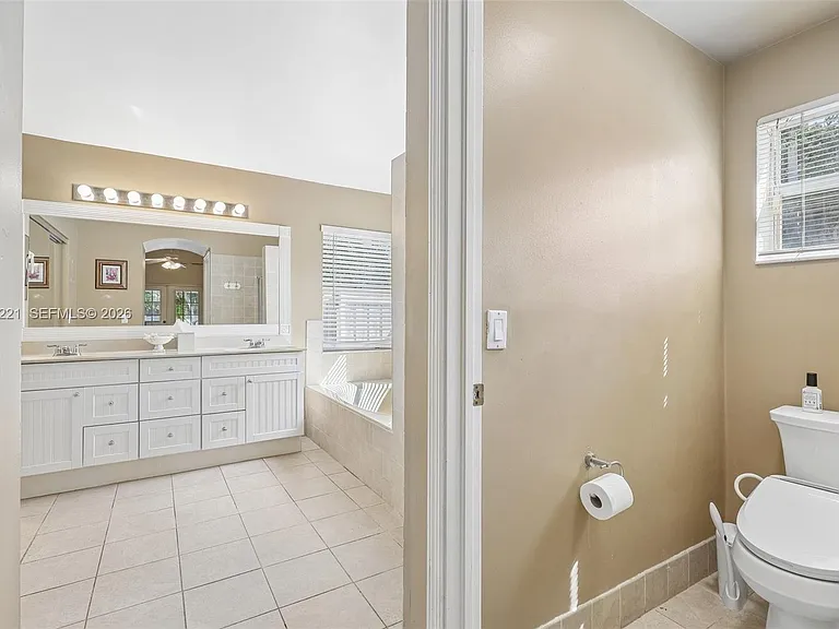 13100 NW 11th Dr — Photo 24
