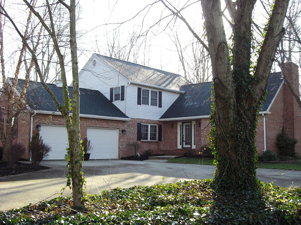 Custom home on 2 acres, Pickerington Schools, updates galore! 3 fireplaces!