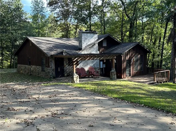 2 Duke Ct, Fort Mitchell, AL 36856